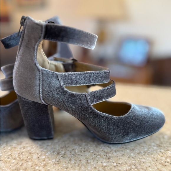 Yoki Velvet Ankle Boots in Gray - Picture 6 of 11